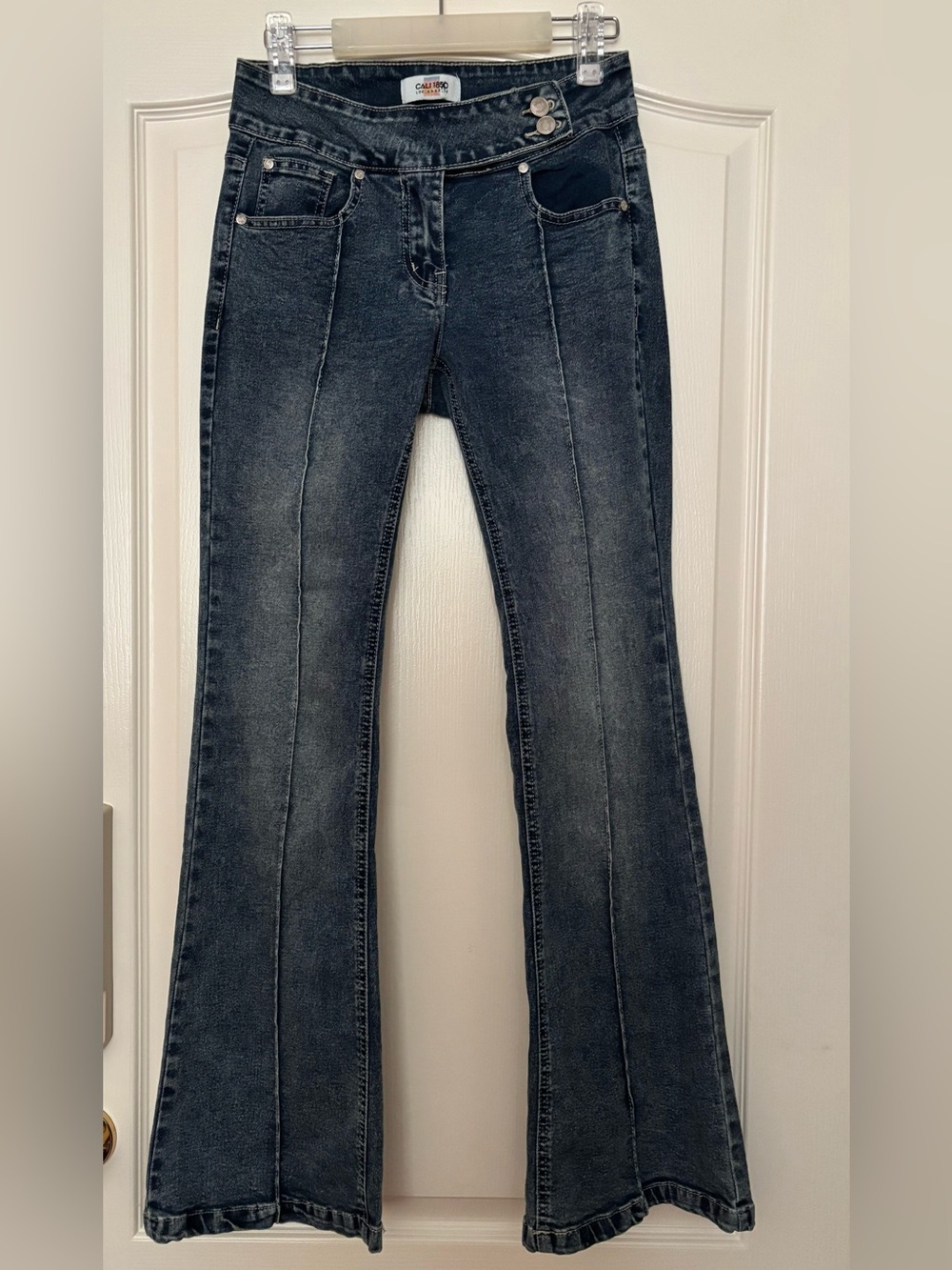 ❌SOLD—DO NOT BUY❌ Cali1850 Y2K Vintage Style Low Rise Flare Jeans